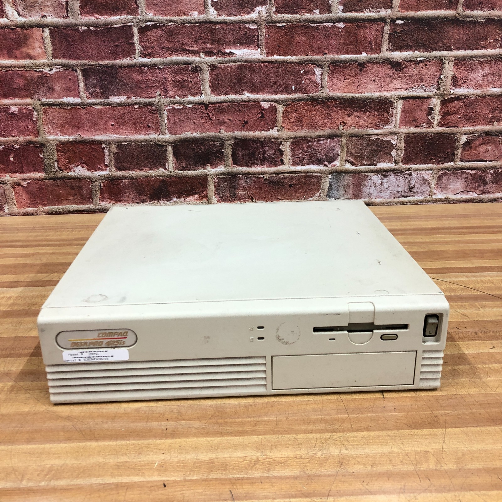 Vintage Compaq Deskpro 4/25is Computer w/Motherboard HDD Floppy (For Restore)