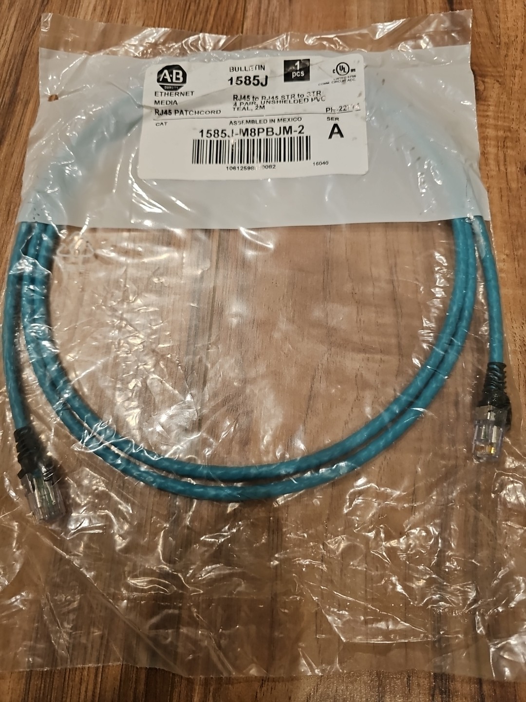 ALLEN BRADLEY ETHERNET PATCHCORD  1585JM8PBJM-2 SERIES A   RJ-45  NEW 