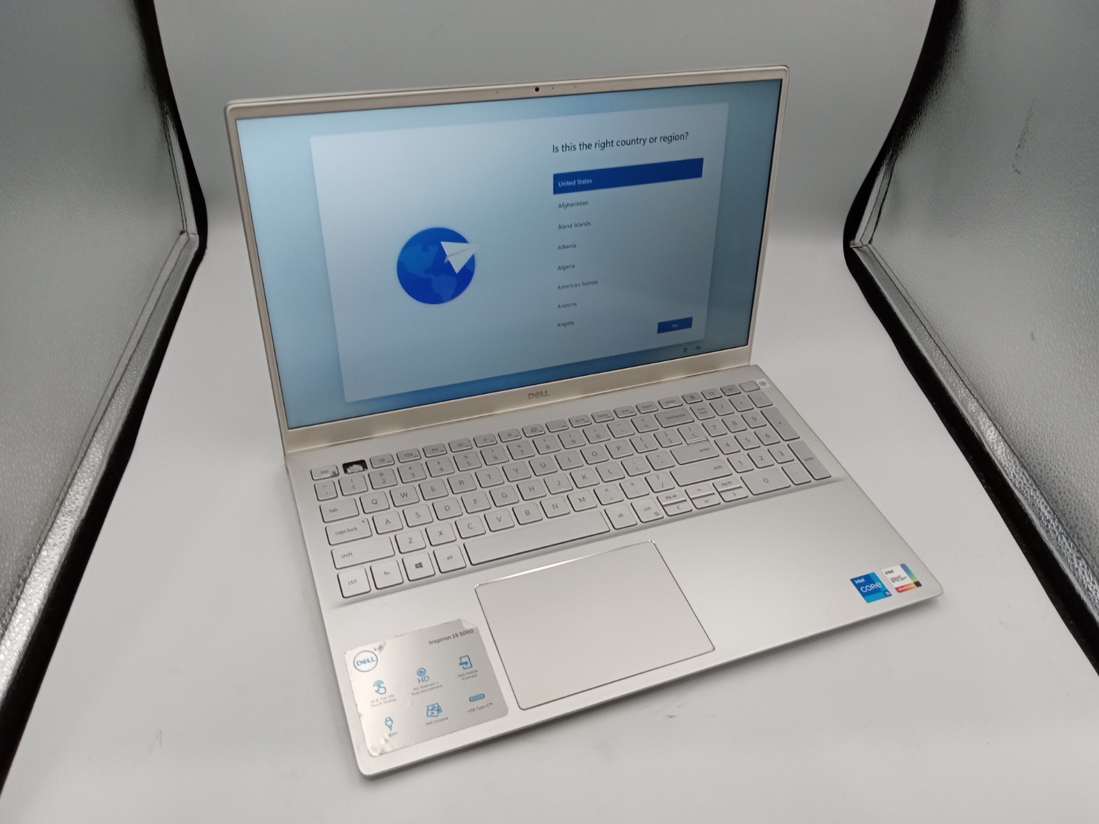 Dell Inspiron 5502 15.6" Touchscreen i5-1135G7 4GB 128GB Windows 11 - READ -RR