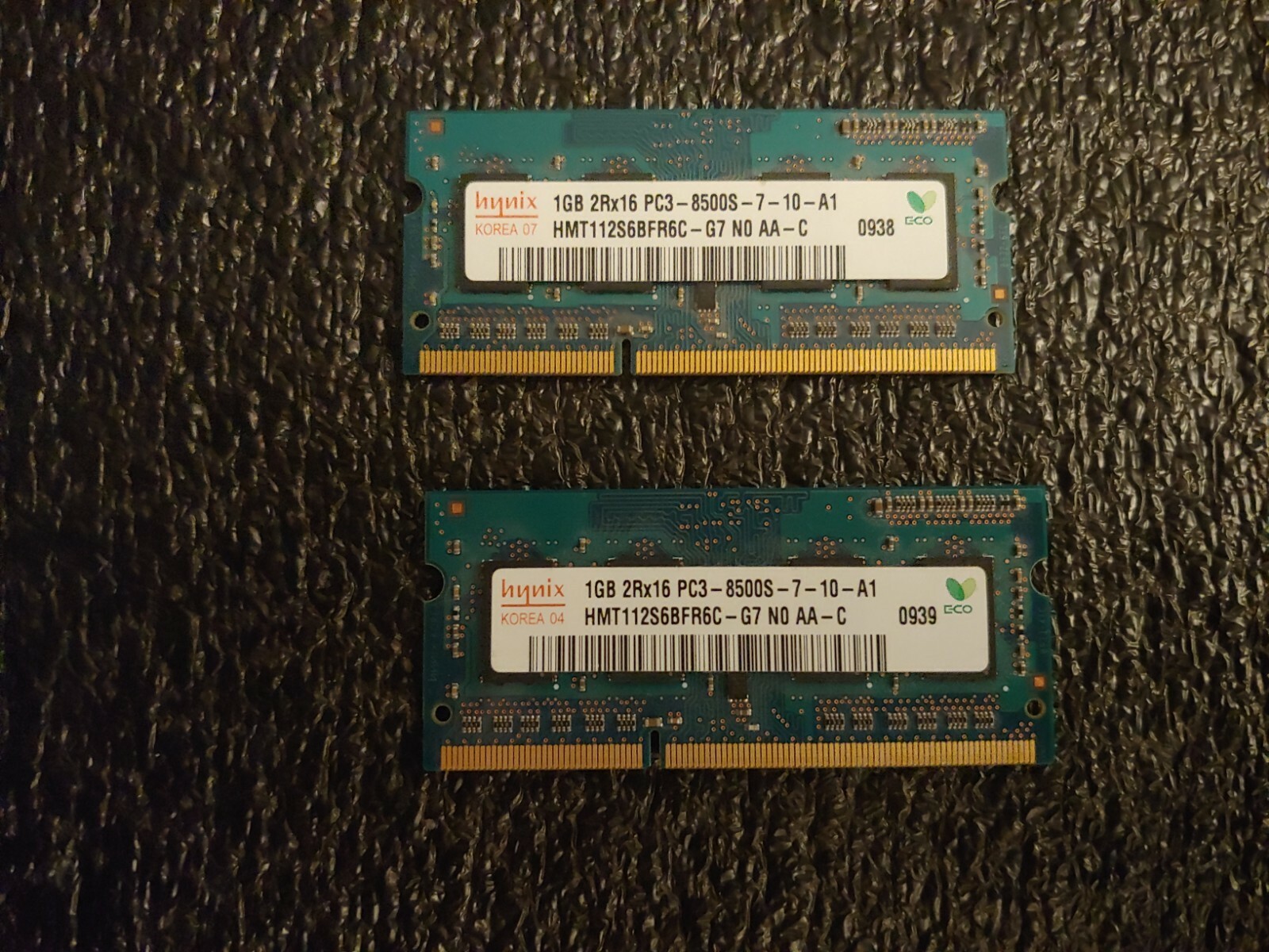 Hynix DDR3 2 GB Kit 2x1GB SO-DIMM 1333 MHz DDR3 SDRAM Memory (HMT312S6BFR6C-H9)