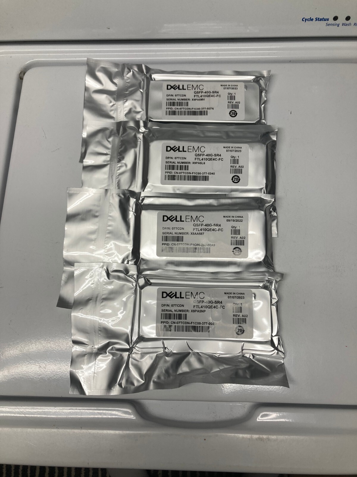 Lot of 4 DELL EMC 07TCDN QSFP-40GB-SR4 FTL410QE4C-FC SFP Transceivers NEW SEALED