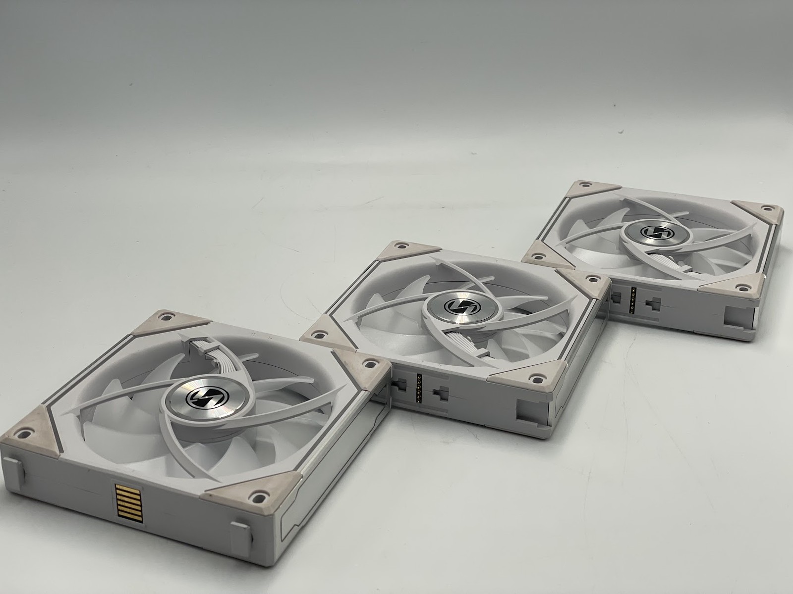 Pack of 3 Lian Li Uni Fan Reverse SL Infinity 120mm Case Fan - White