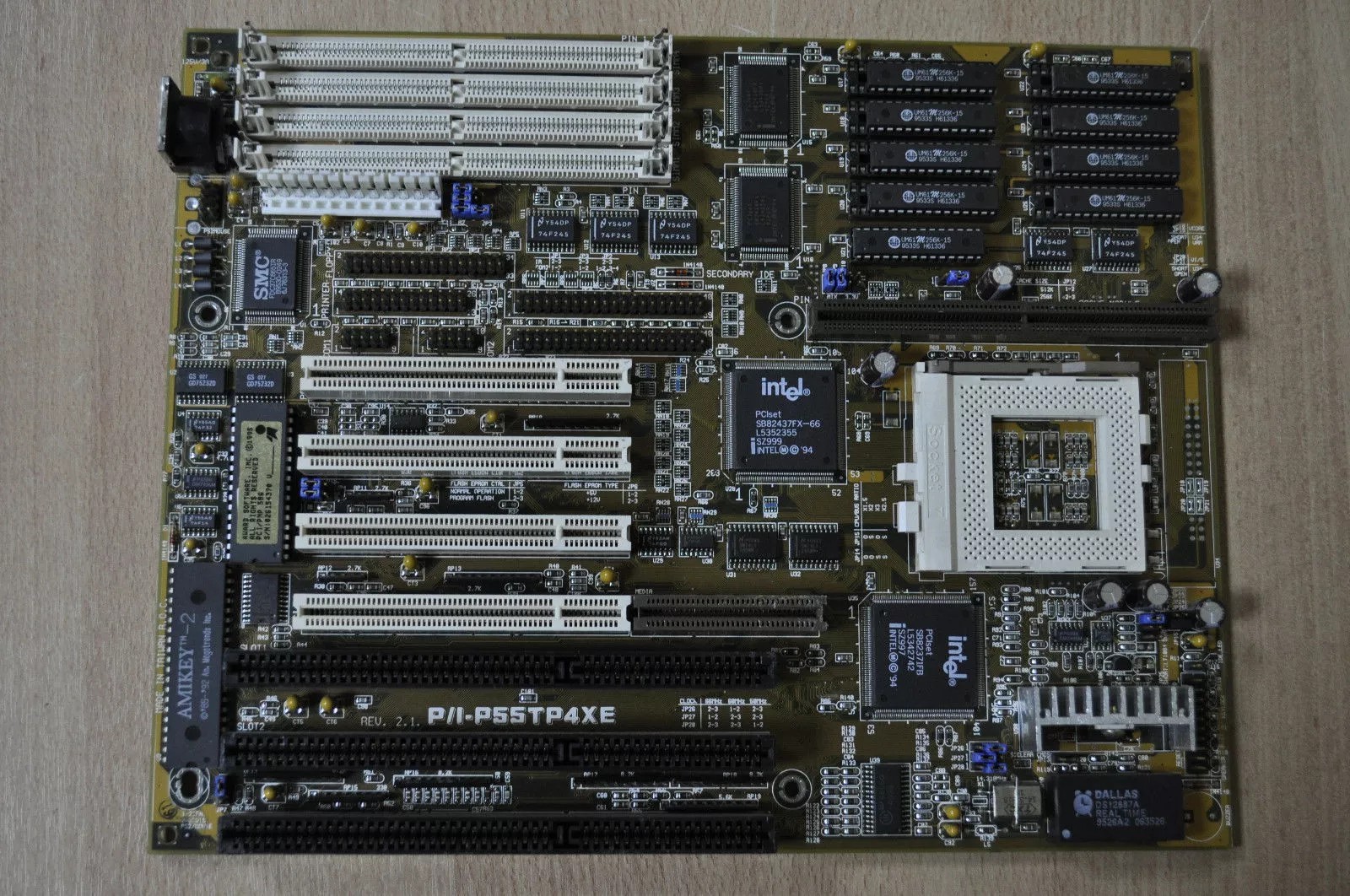 Asus P/I-P55TP4XE REV. 2.1 Socket 7 4 PCI 3 ISA 4 EDO SLOTS Working Motherboard