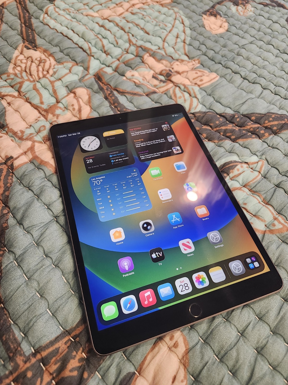 Apple iPad Air (3rd Gen) A2153 64 GB, Wi-Fi + 4G, 10.5 in - Space Gray. READ