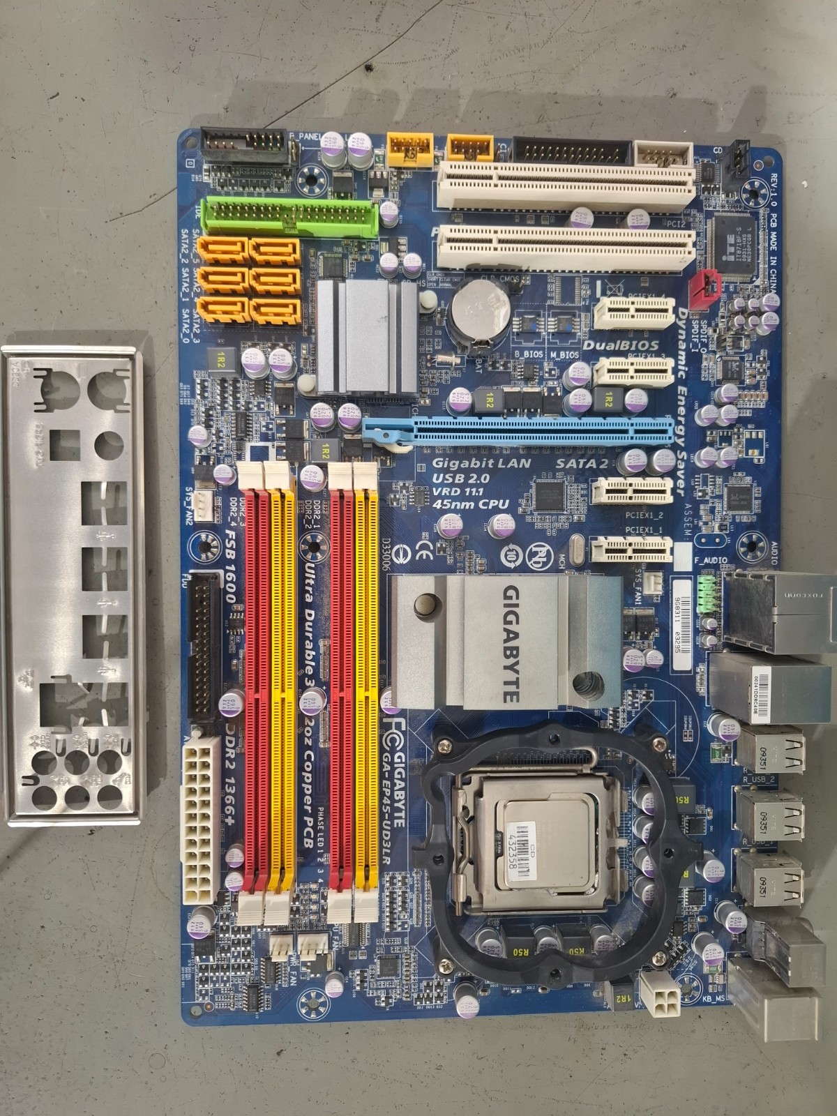 GIGABYTE GA-EP45T-UD3LR MOTHERBOARD W/CPU 2.66GHZ
