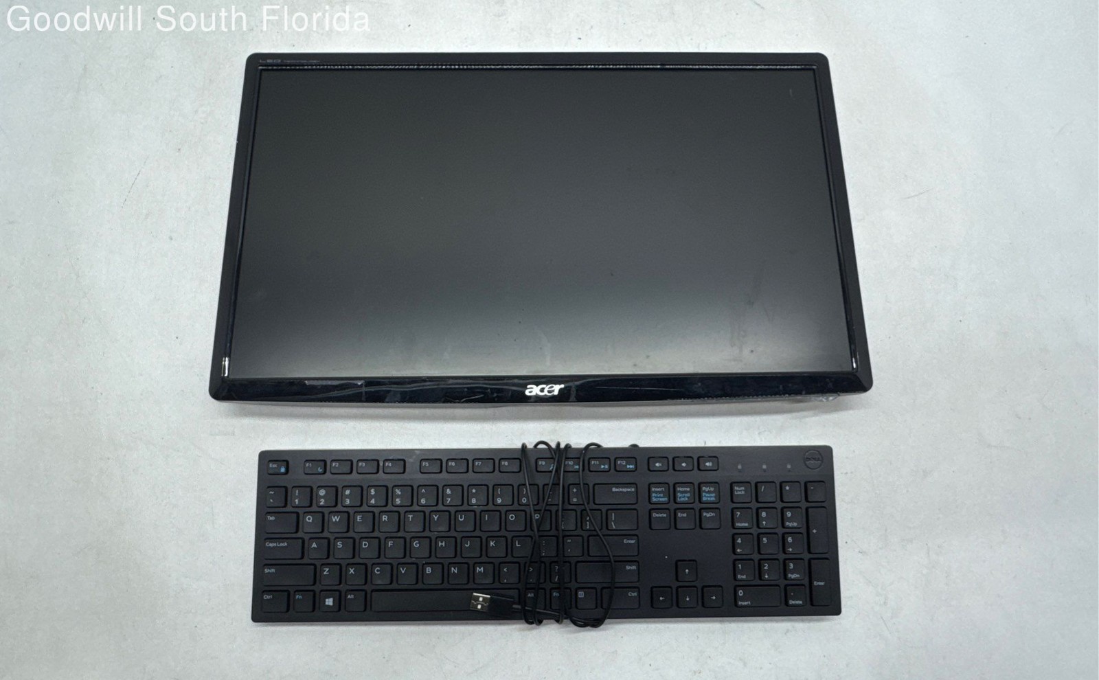 Acer S211HL Black 21.5 Inch Ultra-Slim LCD Computer Monitor With Dell Keyboard