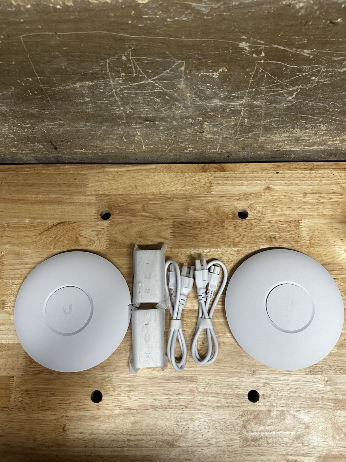 2x Ubiquiti UniFi UAP-AC-PRO Wireless Access Points + U-POE-af PoE Injectors