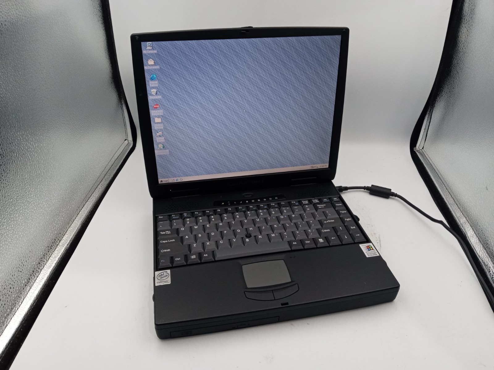 Vintage Micron Trek 2 U376 14" Celeron 400MHz 128MB 10GB HDD Windows 98 READ -RR