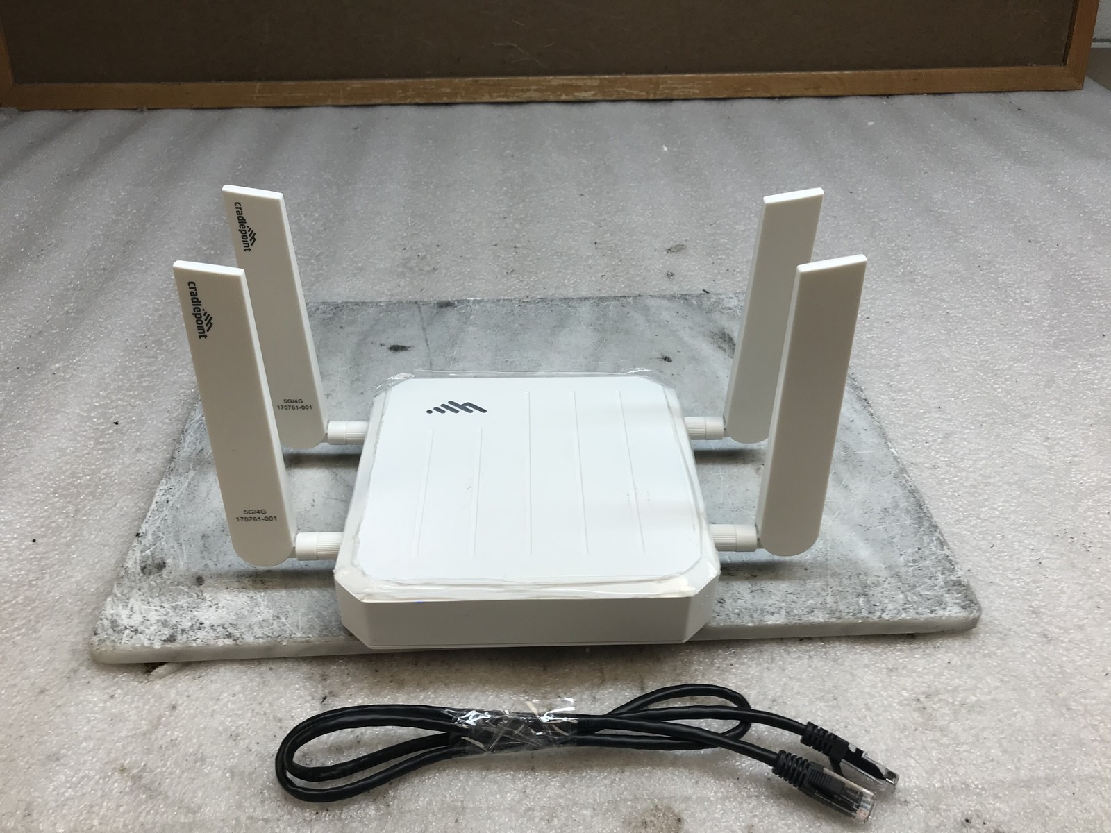 Cradlepoint W1850-5GB 5G Wideband Router S5A032A With Antennas