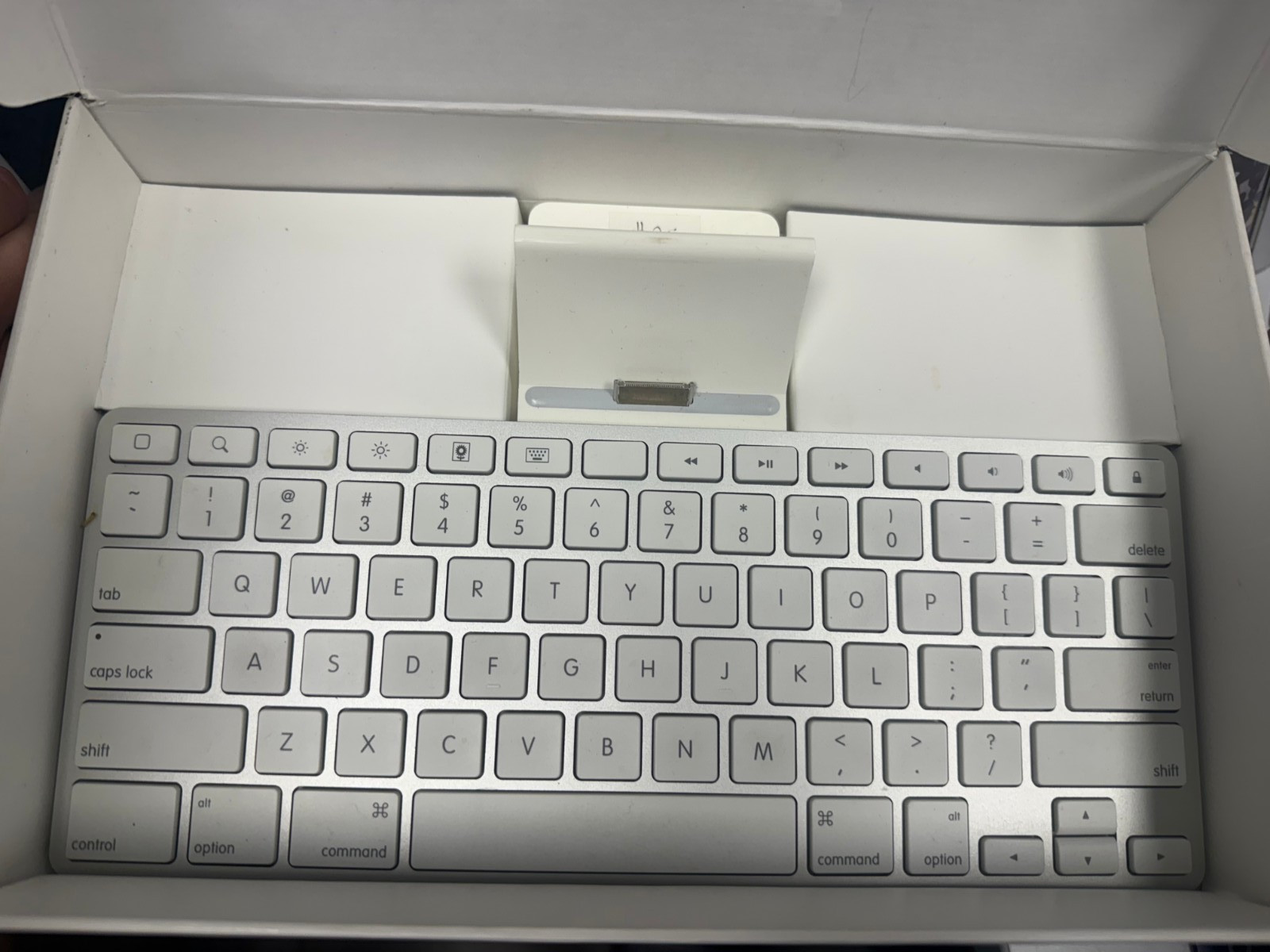 iPad Keyboard Dock A1359 (Model MC533LL/B) Classic Dock witH 30 Pin Connector
