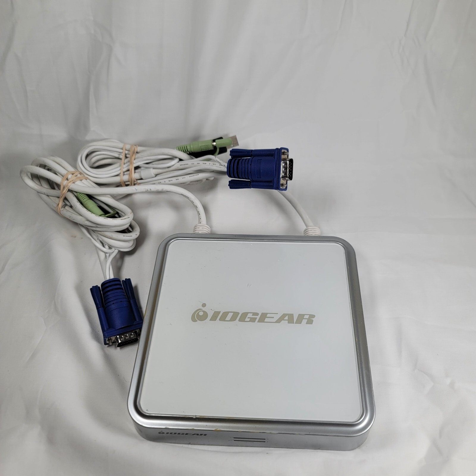 IOGEAR  MiniView (GCS634U) 4-Ports External KVM / audio switch USB