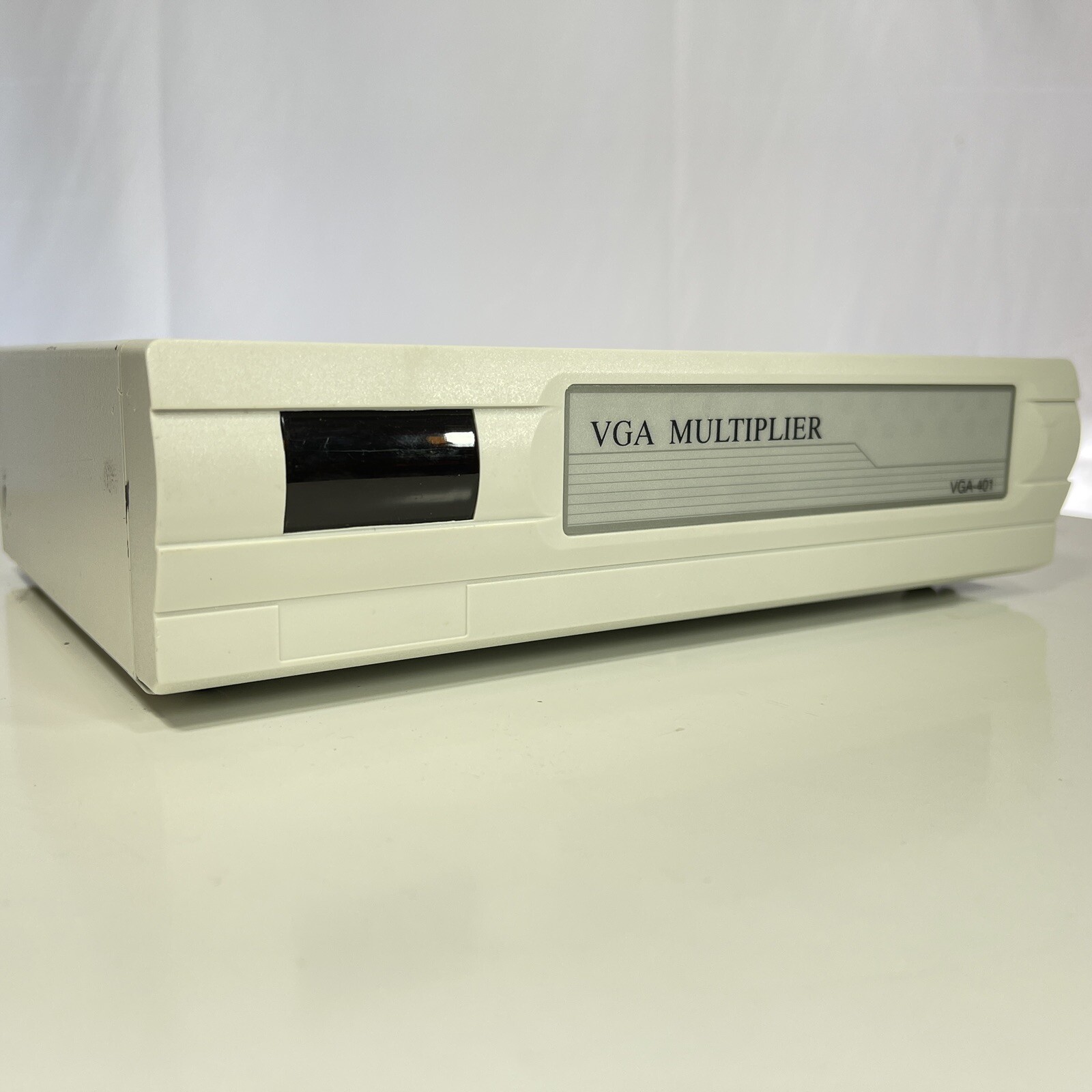 VGA Multiplier VGA-401 4-1 VGA Multiplier MULTIPLE COMPUTER SCREENS RETRO GAMING