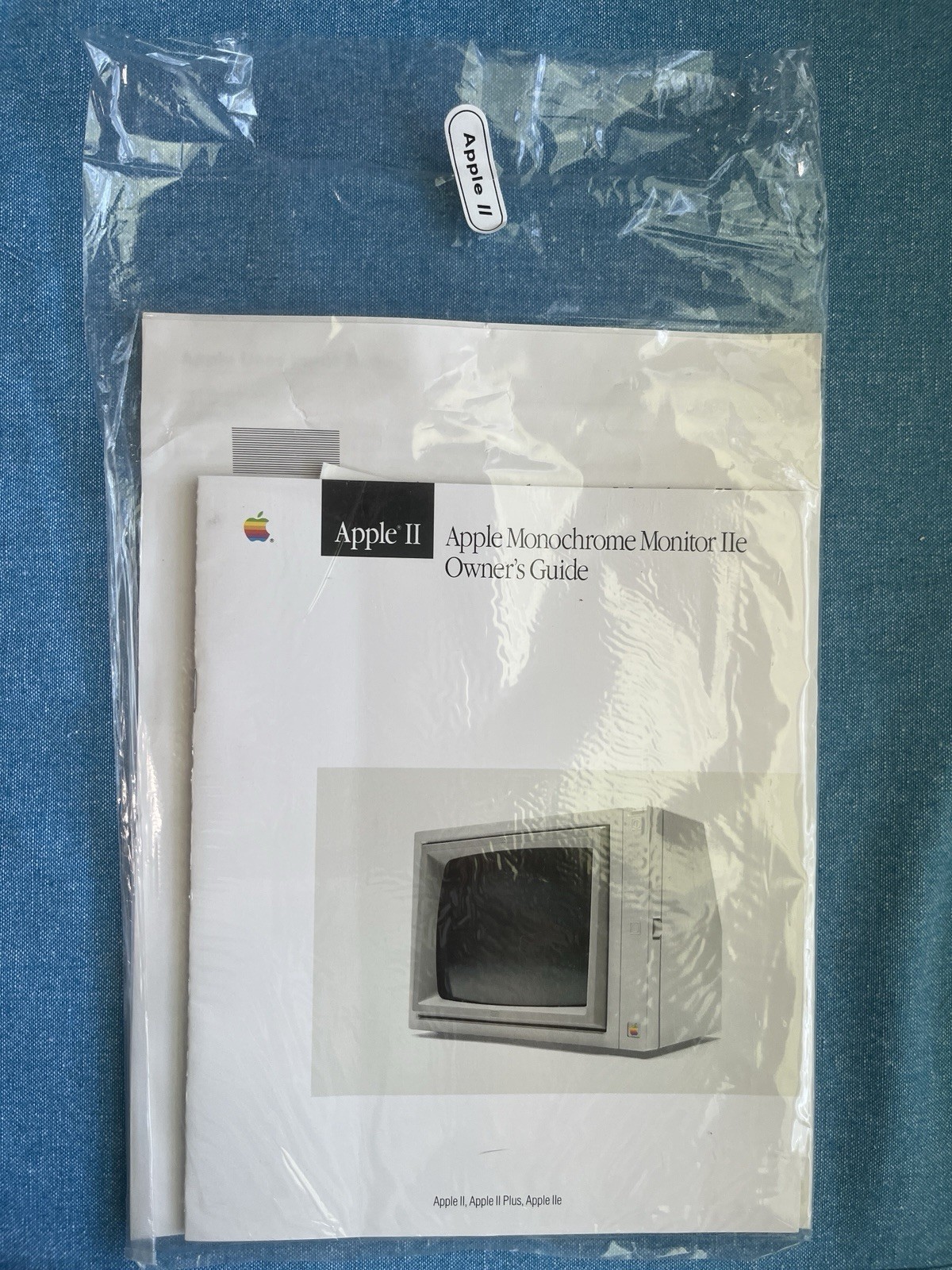Vintage Apple II MonochromeMonitor Ile Owner’s Guide Manual