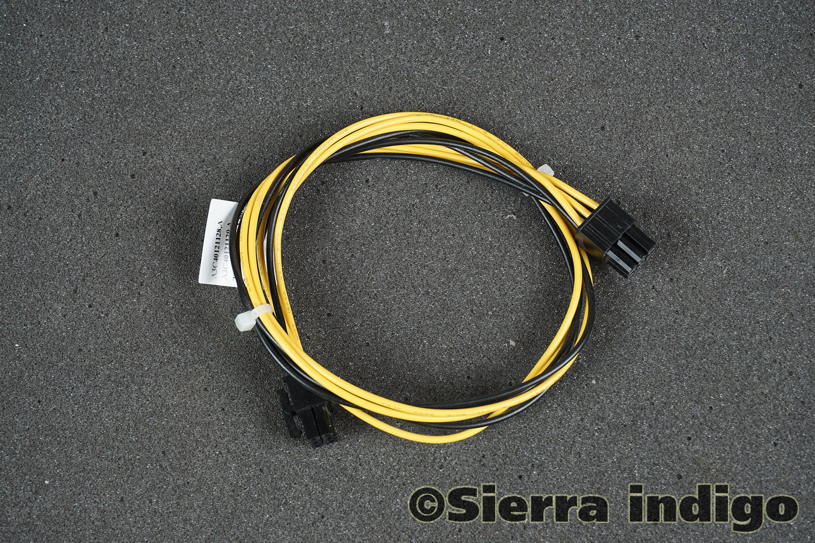 A3C40121128 T26139-Y3946-V501 Fujitsu Celsius W520 6-Pin Power Cable