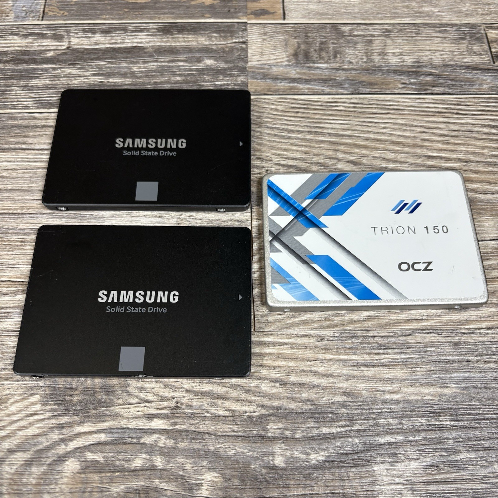 Lot of 3 SSD 2.5” HDD Samsung 500gb 870 Evo, 500gb 850 Evo And OCZ 480gb