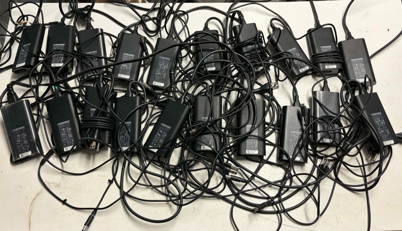 Lot of 27 Genuine 90w Dell LA90PM130 Slim AC Adapter 19.5V Laptop Chargers