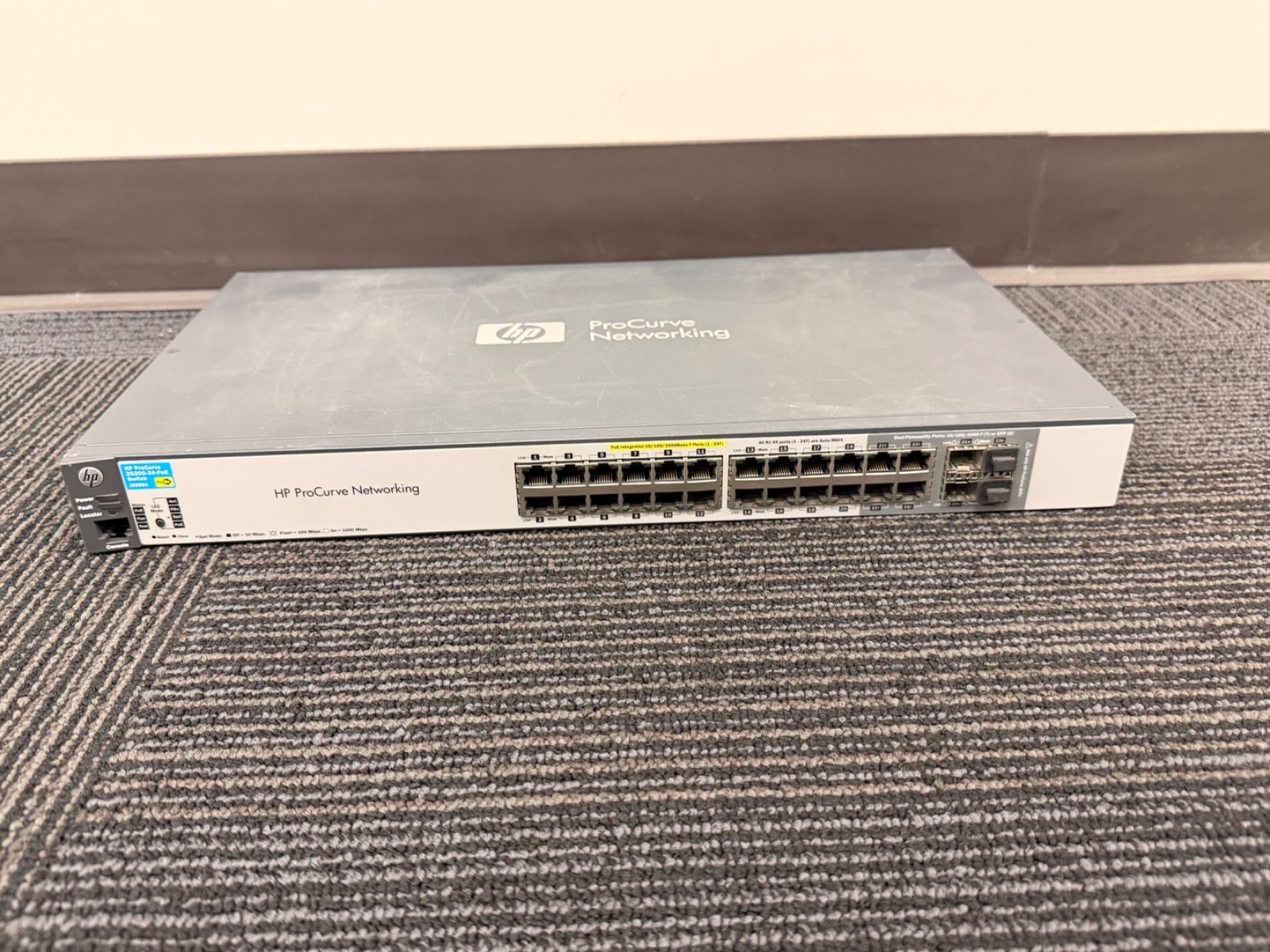 HP ProCurve 2520G-24-PoE Gigabit Switch 4xDualPersonality 195WPoE J9299A