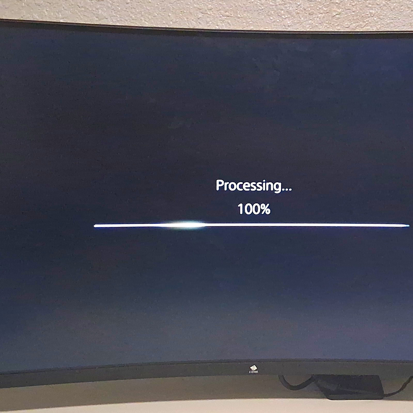 Z-edge 32 inch curved monitor 1440p 170 hrtz with original base and led.