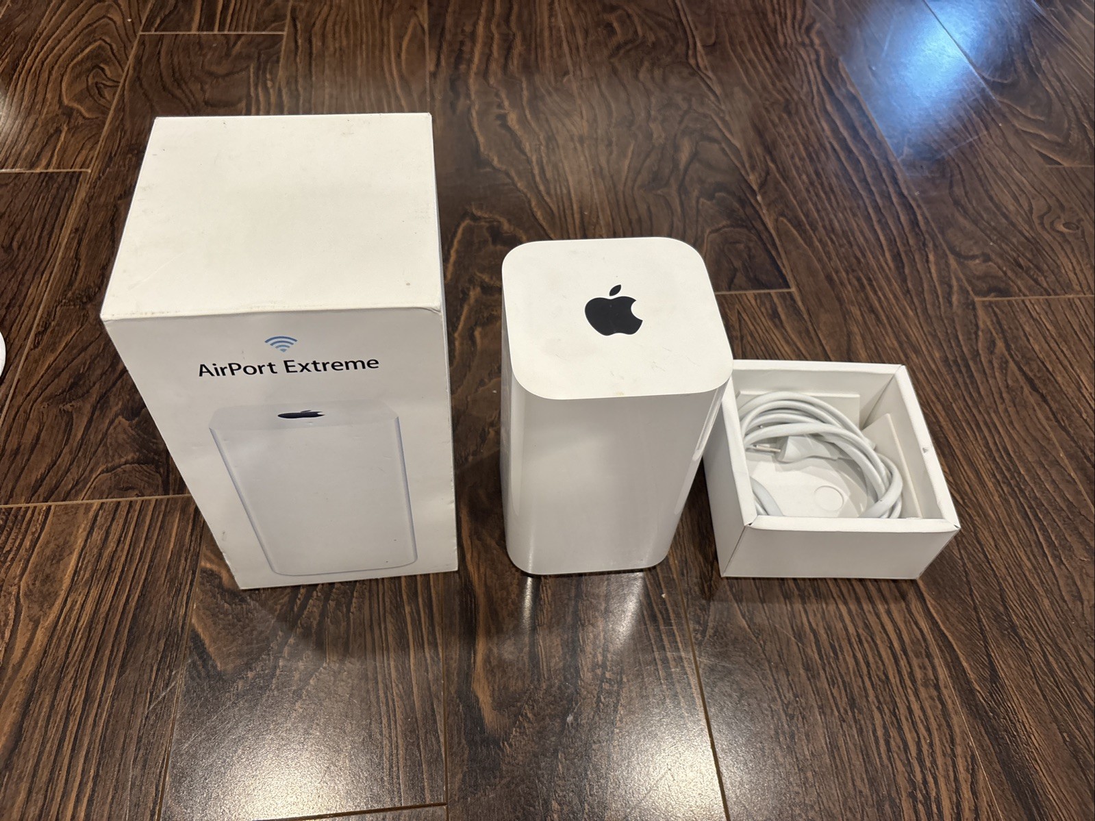Apple Airport (ME918LL/A) A1521 Airport Extreme Wireless Router