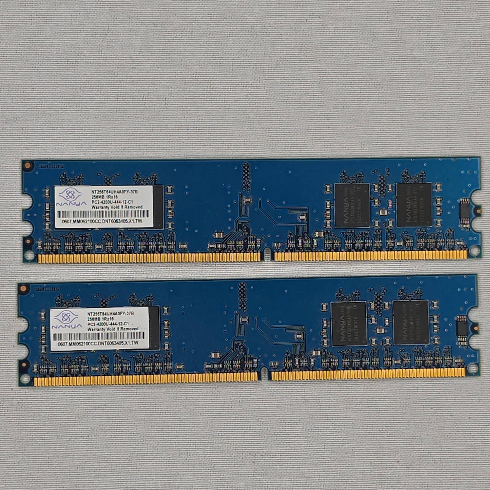Nanya 512MB (2x256MB) DDR2 SDRAM DIMM PC2-4200U 240-Pin Unbuffered