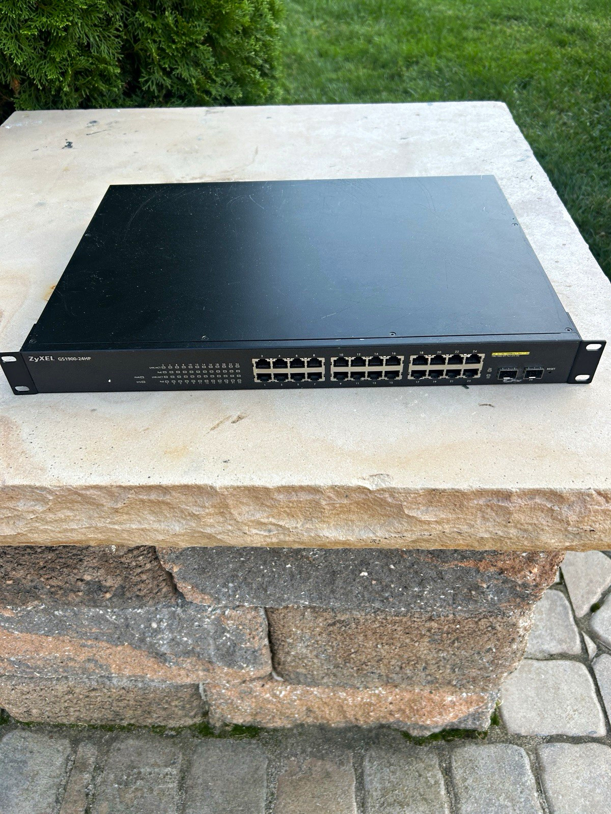 ZyXEL GS1900-24HP 24-Port Gigabit PoE Smart Managed Rackmount SFP Switch