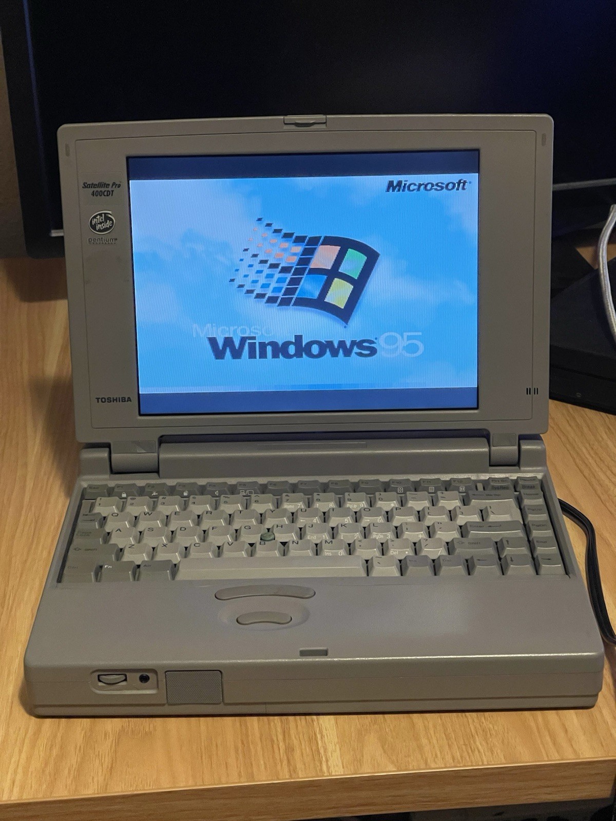 Toshiba Satellite Pro 400CDT Vintage Laptop DOS / Windows 95 Retro Gaming OPL3