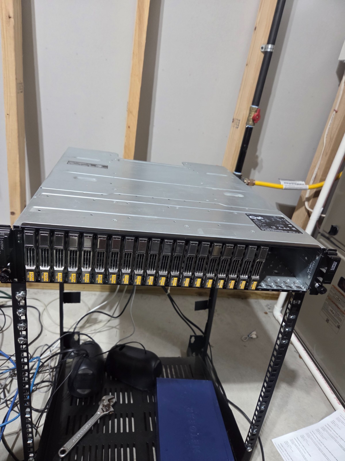 Dell EqualLogic ISCSI PS6210 M15 2x PSU 24 Bays With 19 600gb HD 2 New Battery