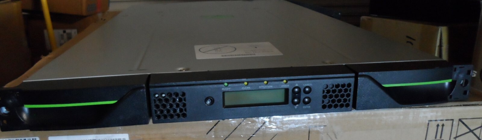 Fujitsu ETERNUS LT20 S2 1U Library with LTO4 FC HH  LT20PFF1 Ultrium4 Autoloader