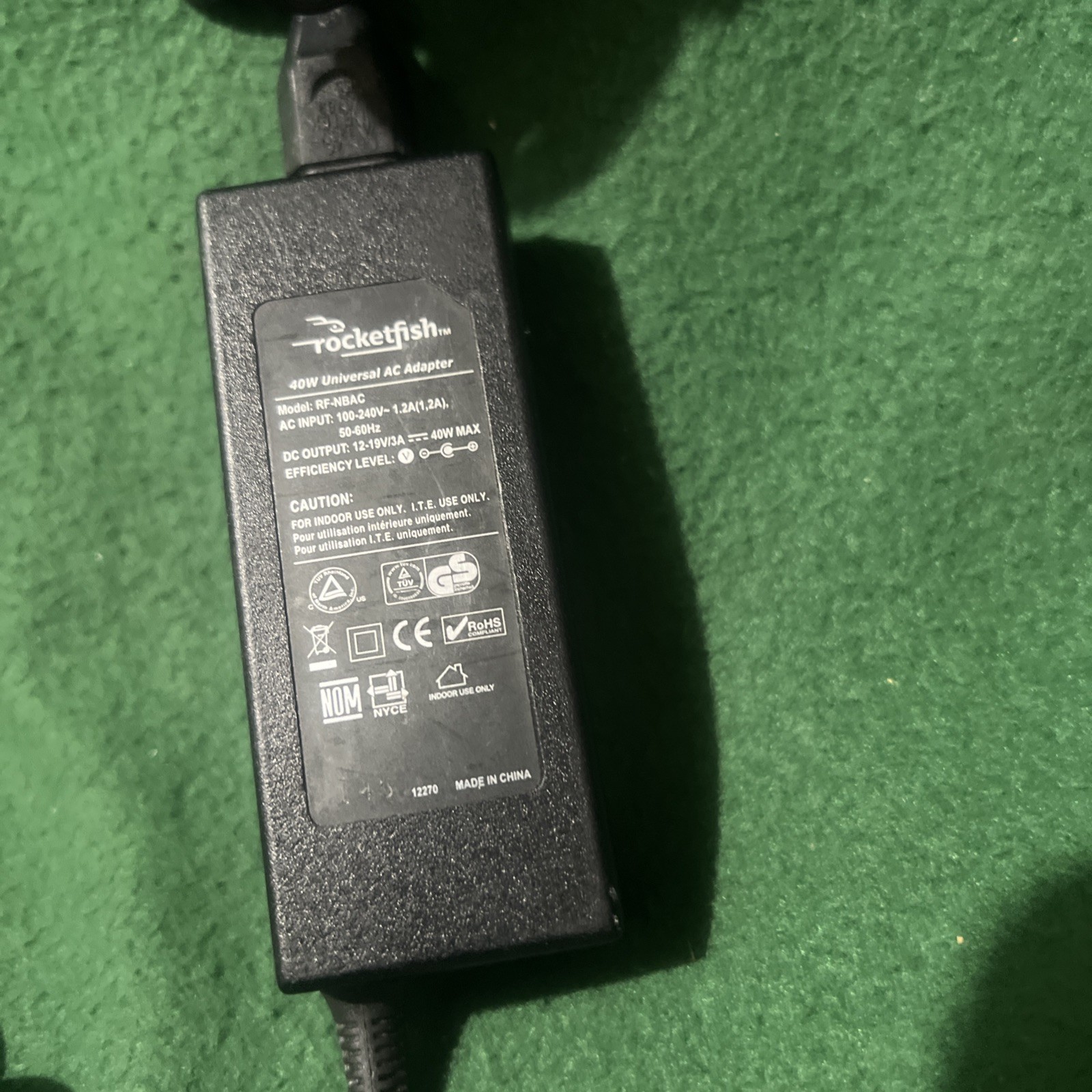 Rocketfish RF-NBAC 40W Universal AC Power Adapter Netbook Laptop Charger 12V-19V