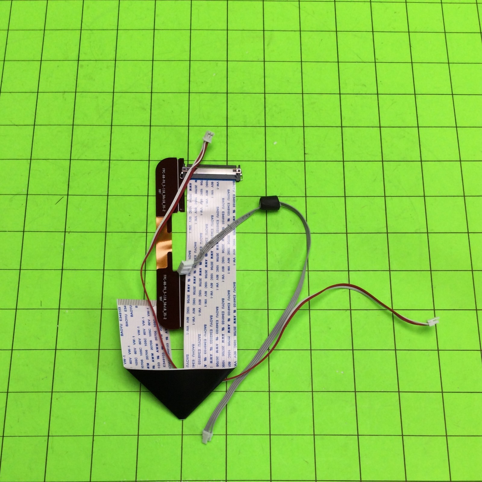 Koorui 27N1A Monitor Multiple Internal Cable Wire