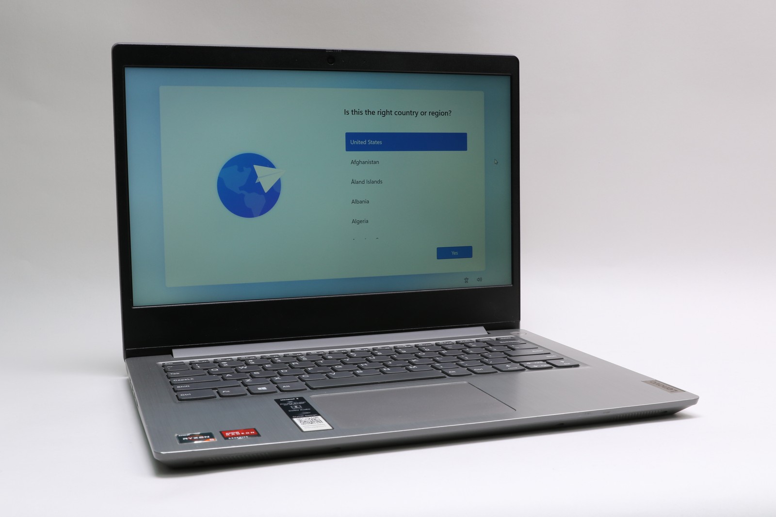 Read 14" Lenovo IdeaPad 3 14ADA05, Ryzen 5 3500U, 8GB, 128GB SSD & 1TB HDD