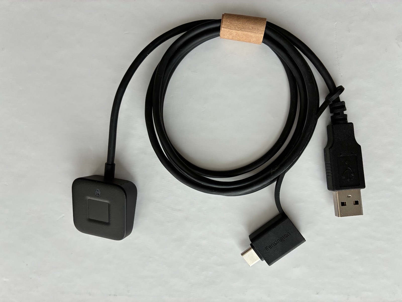 Kensington VeriMark Desktop USB -A/USB-C Windows Hello Fingerprint Key K62330