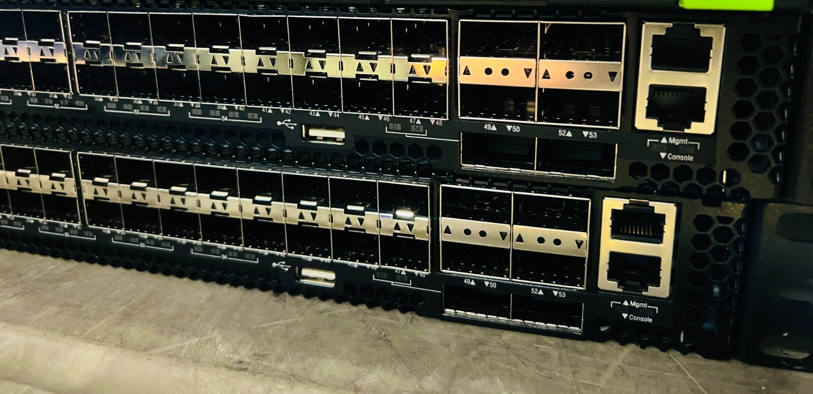 EDGECORE AS5812-54X-O-AC 48x 10G SFP+, 6x 40G QSFP+ switch