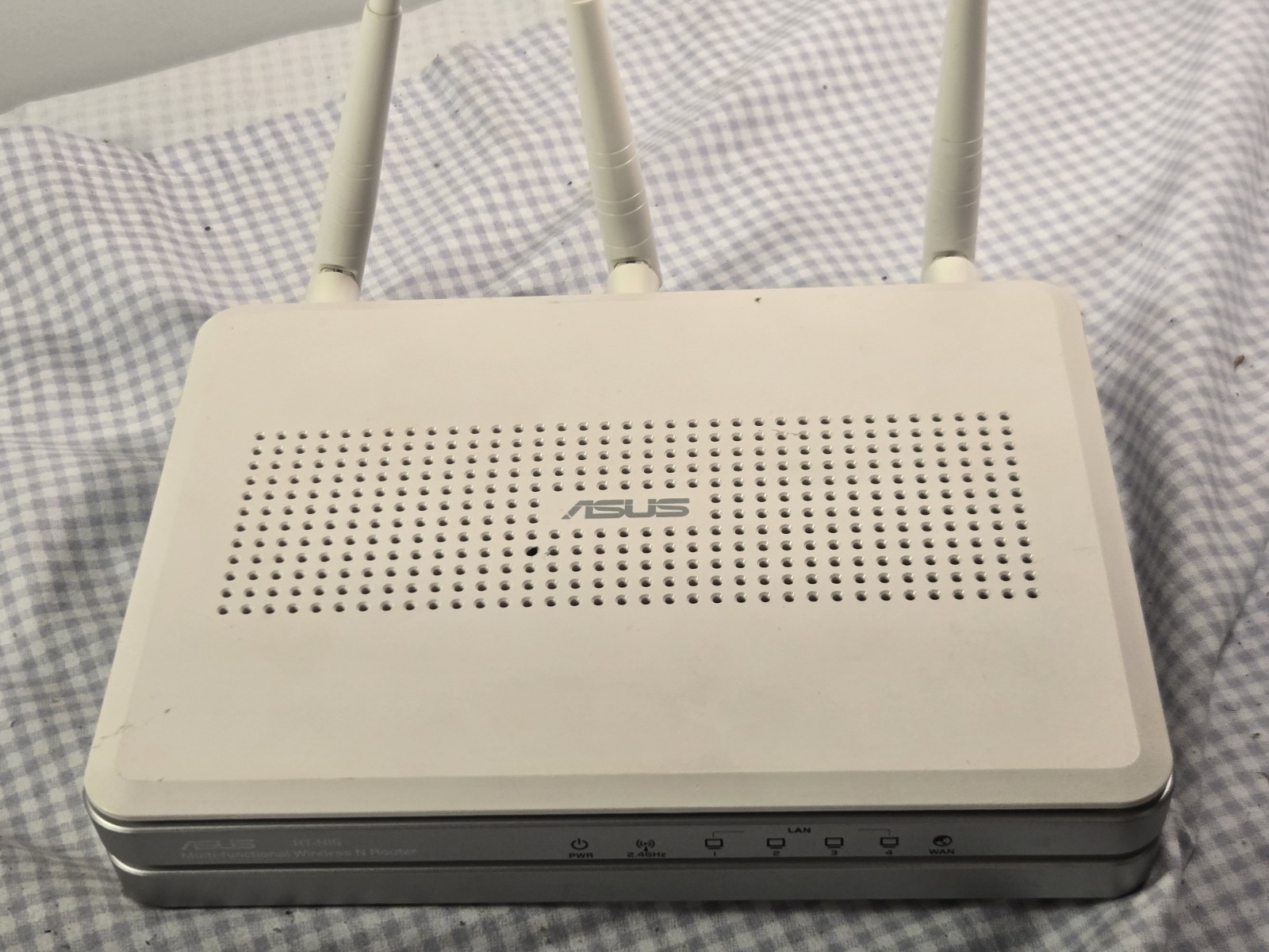 ASUS RT-N16 Wireless N Gigabit Router 3 Antenna WiFi Router Untested No Cord