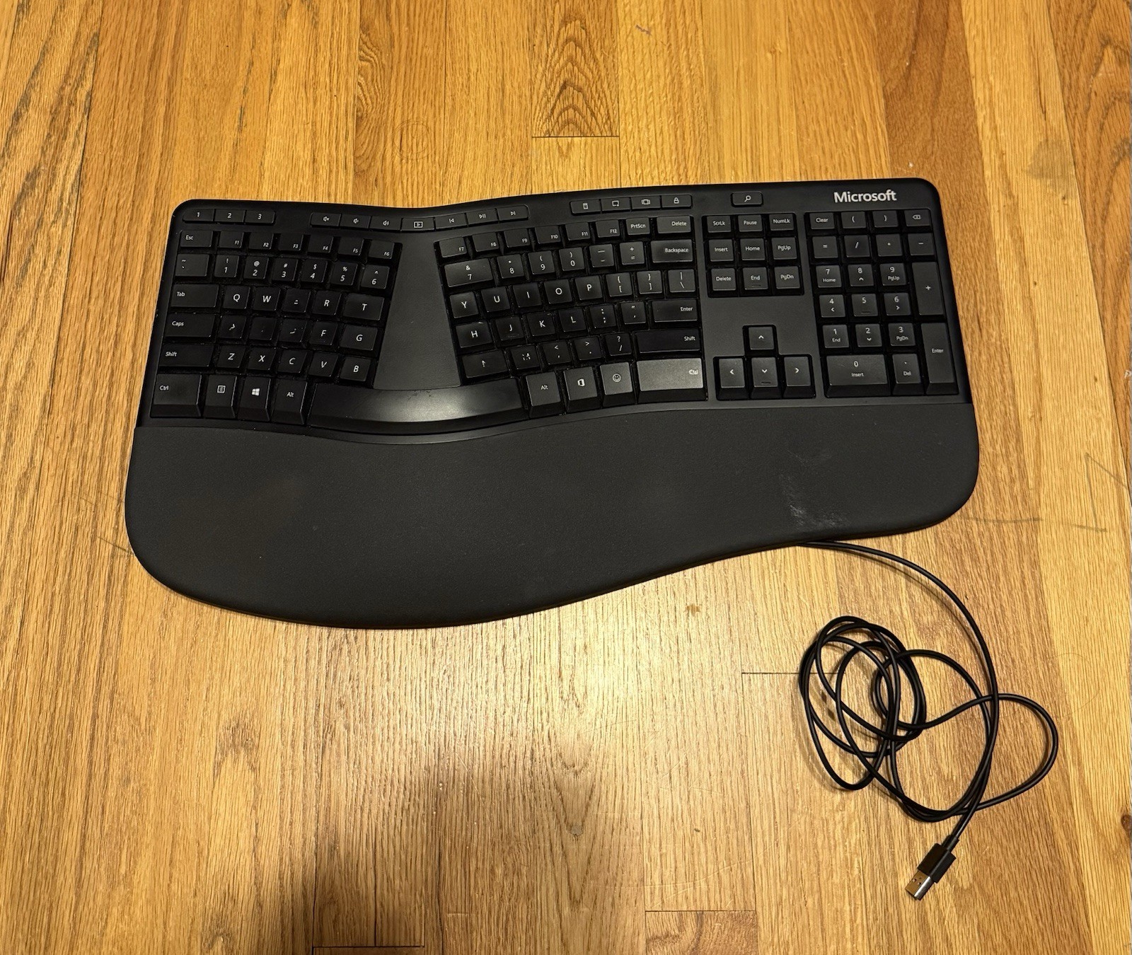 Microsoft (LXM-00001) 1878 Wired Keyboard - Tested