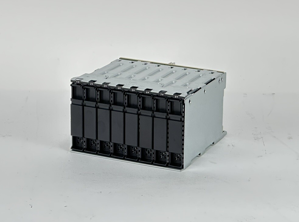 HPE DL3xx 2U Gen10+Gen11 8SFF U.3 x1 TriMode 12/24G BC Cage+Backplane P39781-001