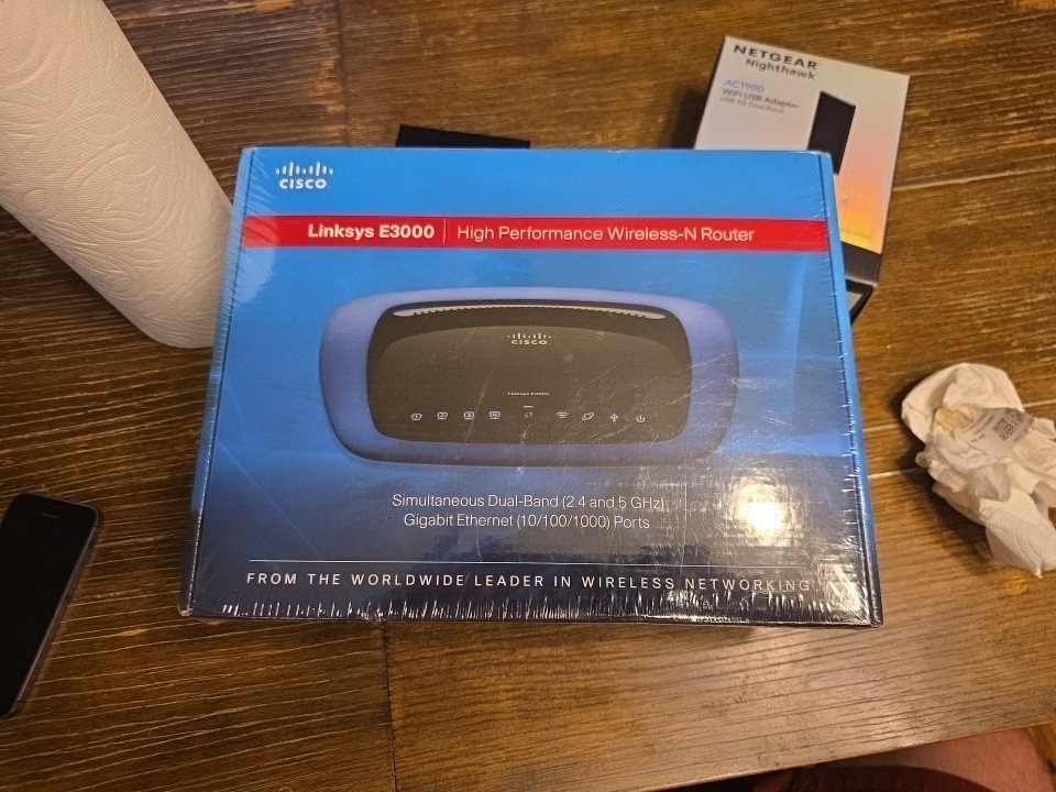 Cisco Linksys E3000 High Performance Wireless-N Router Dual Band New Sealed