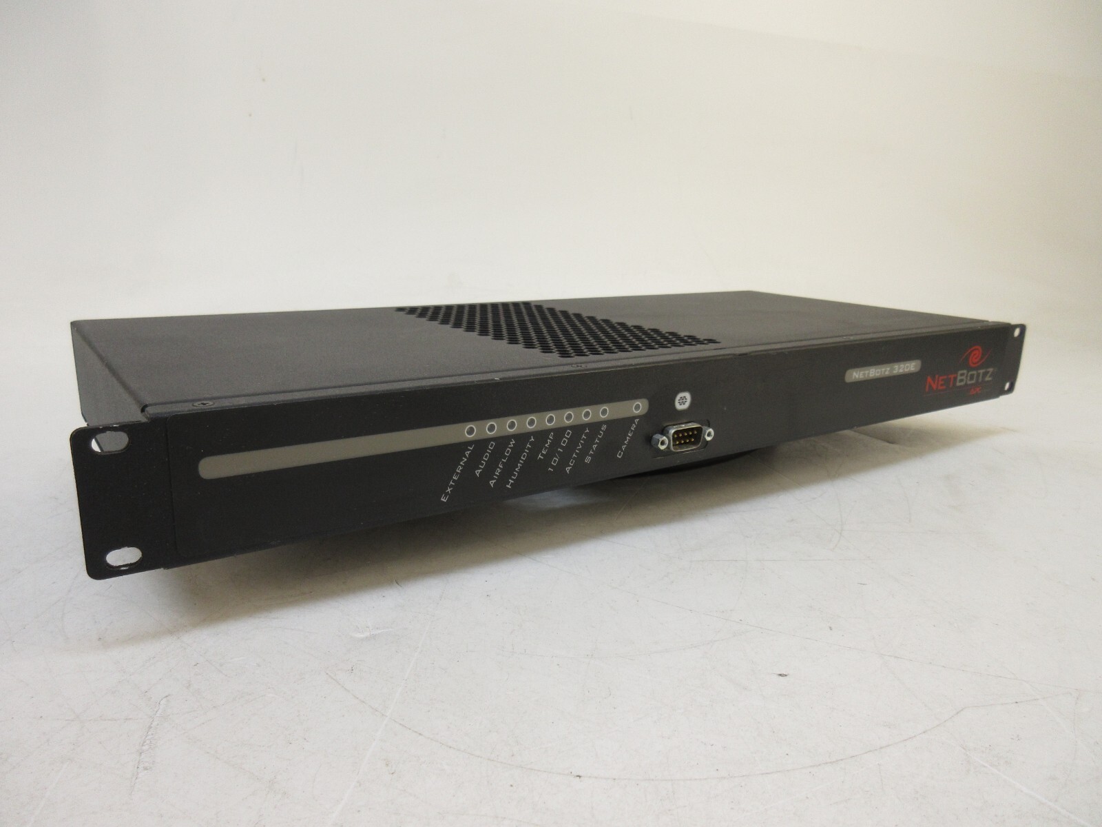 NetBotz 320E NBRK0320E Rack Mount Monitoring Appliance Security No Power Adapter