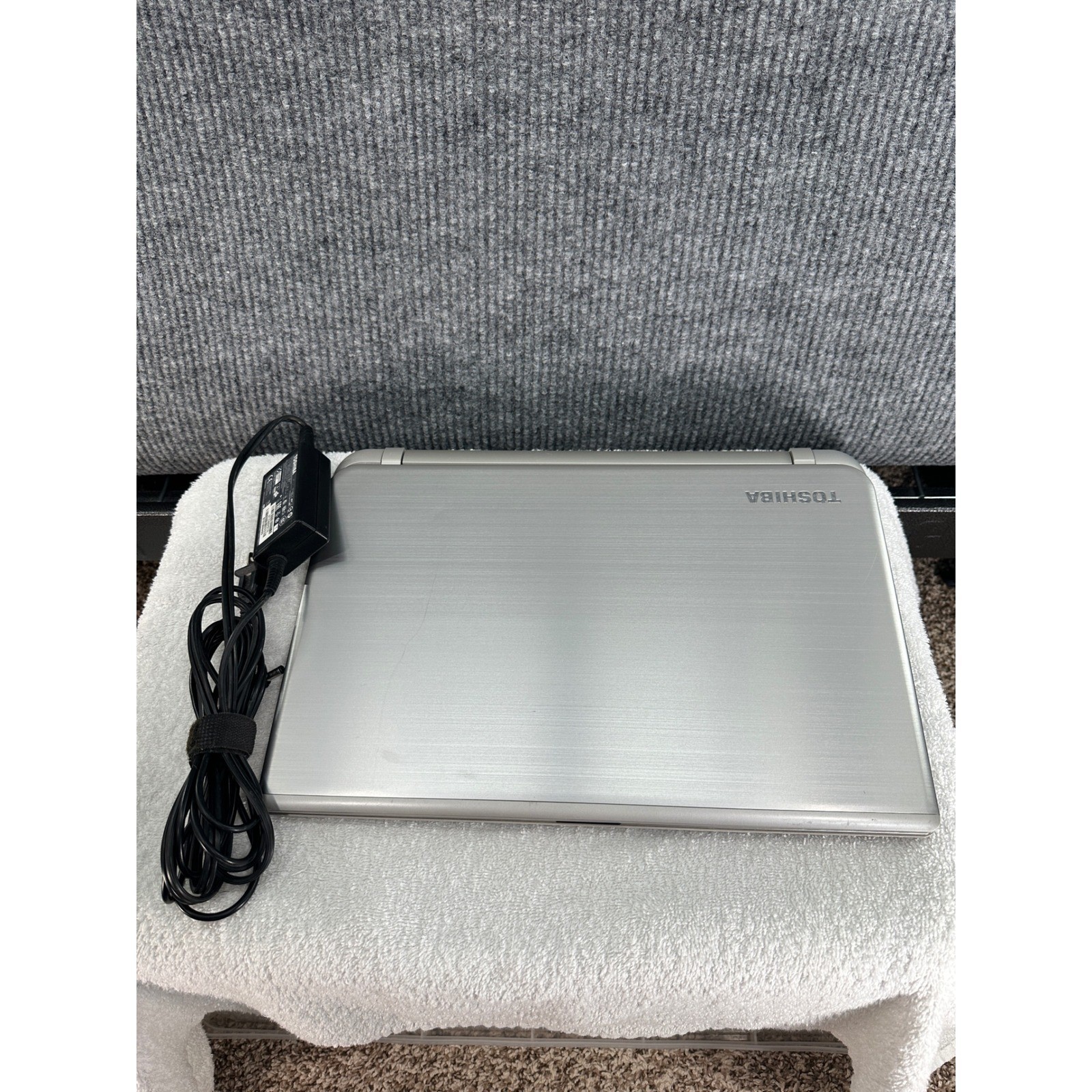 Toshiba Satellite S55-B5268 Laptop i7-4510U 12GB RAM 1TB HDD Silver AS-IS NO OS