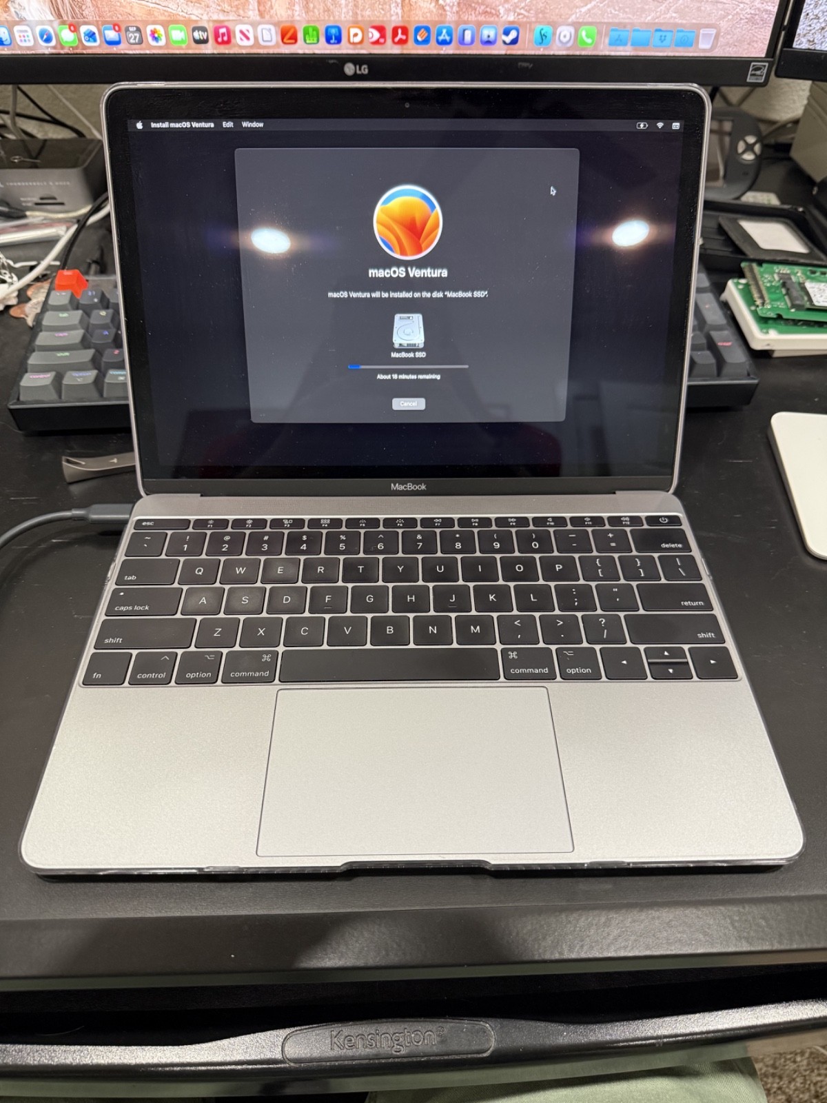 Space Gray Apple MacBook 12" A1534 2017 i7 1.4 GHz 16GB RAM 512SSD Laptop