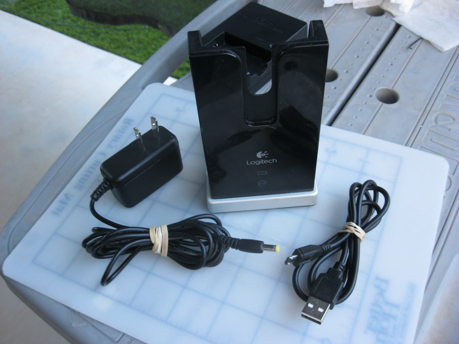 LOGITECH Dual H820E A-00056BS Charging Base only with AC Adapter & usb cable