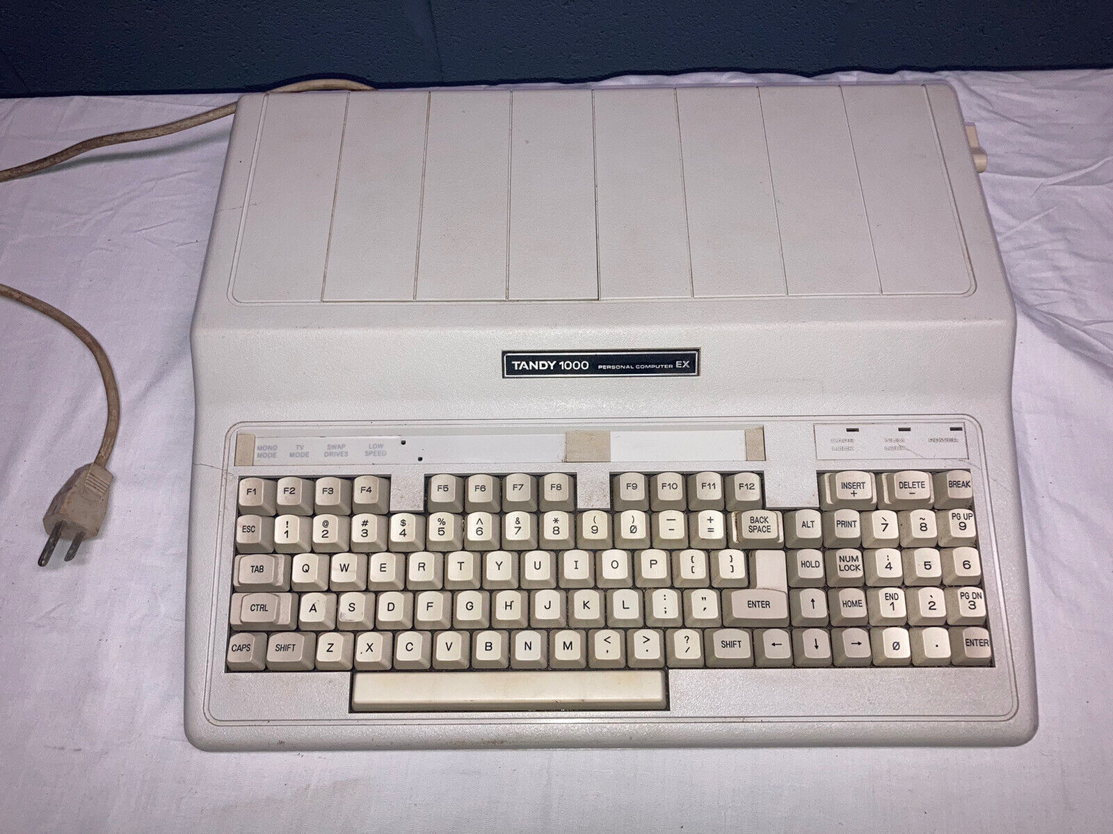 Tandy 1000 EX 25-1050 Personal Computer - Powers On - UNTESTED