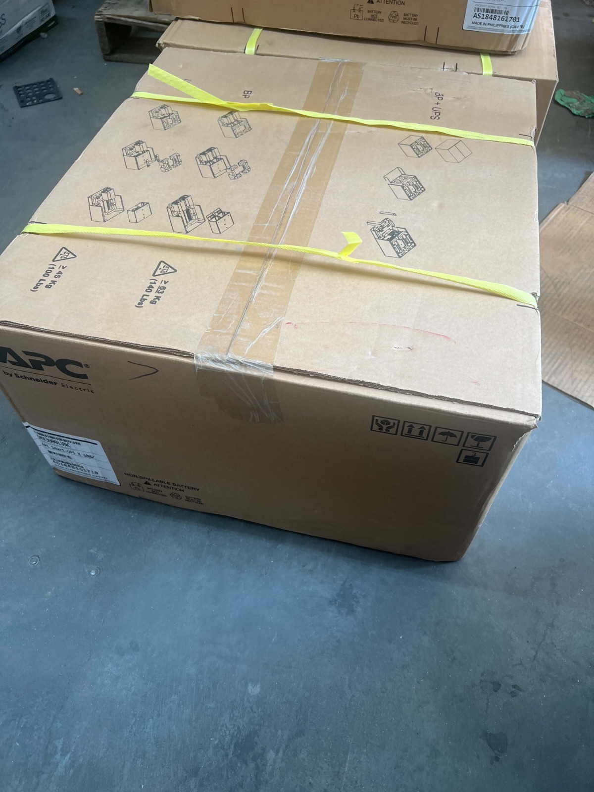 NEW APC Smart-UPS X 3000VA LCD Rack/Tower 120V SMX3000RMLV2UNC Network Card