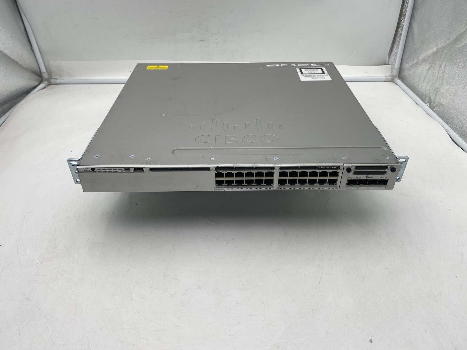 Cisco WS-C3850-24P-S V06 Catalyst 3850 24-Port PoE+ w/ C3850-NM-4-1G