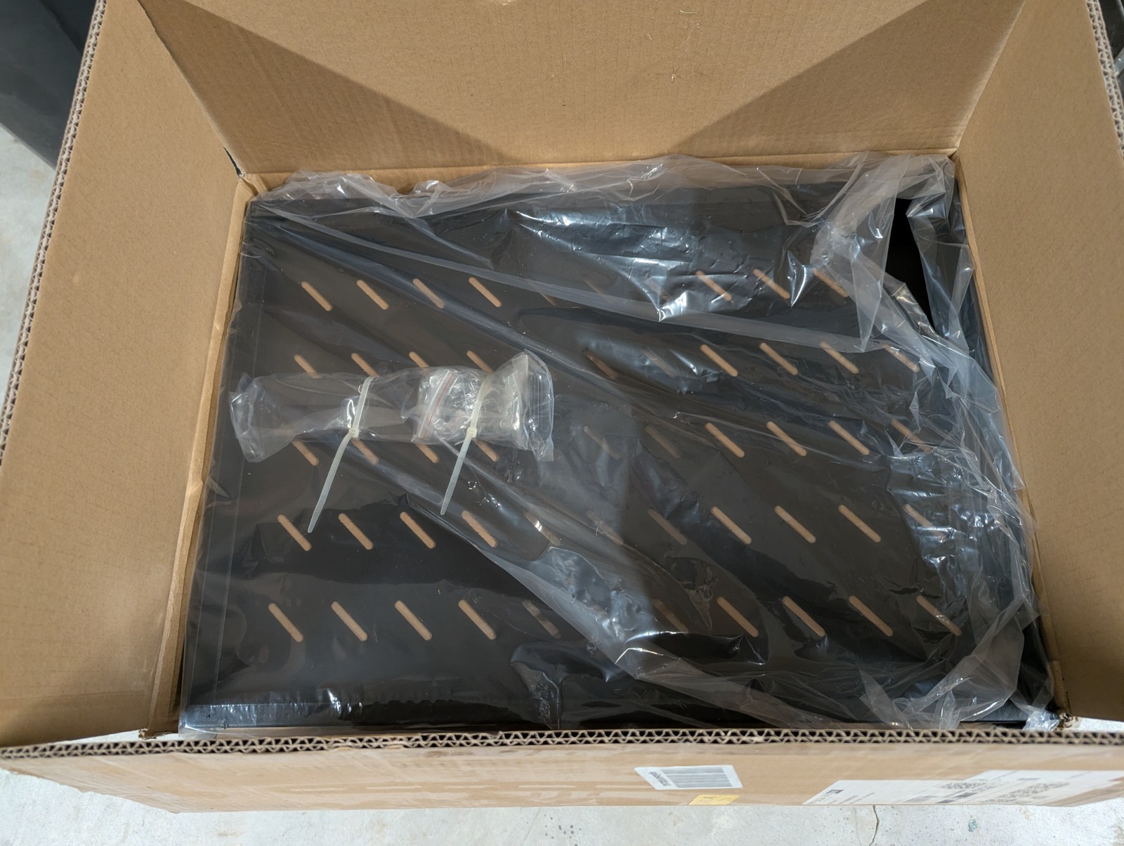NAVEPOINT 1U 19-Inch Fixed 4-Post Rack Mount Shelf 00300780 New in Box