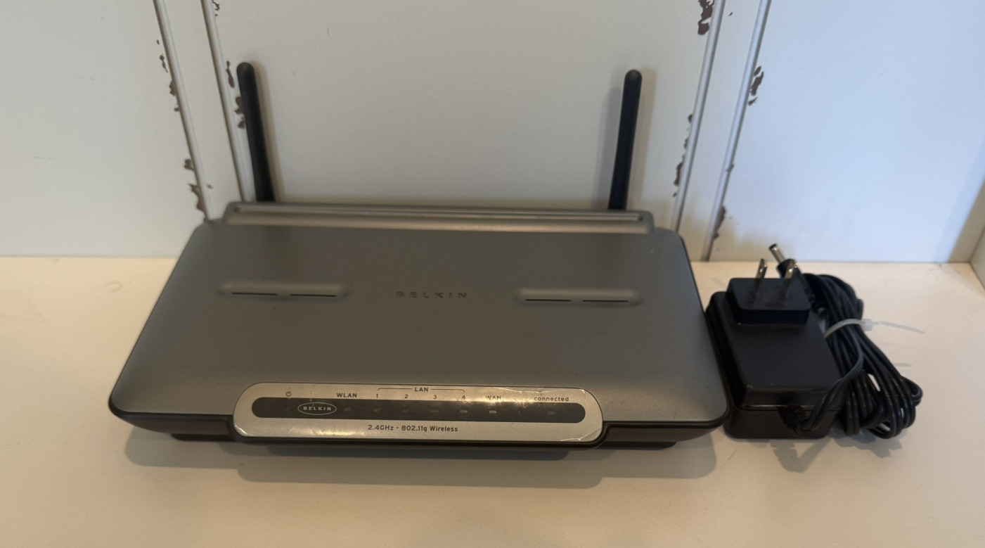 Belkin F5D7230-4 Port 2.4 GHz 802.11g Version 1444