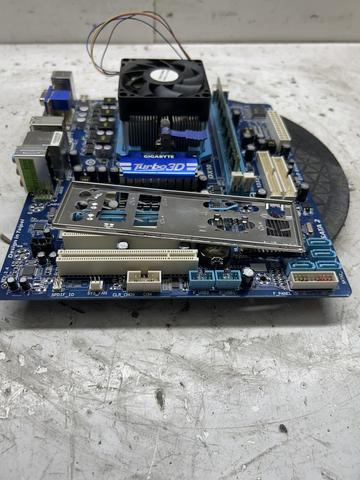GIGABYTE GA-MA78LMT-S2 AMD Athlon II 3.50GHz 4GB