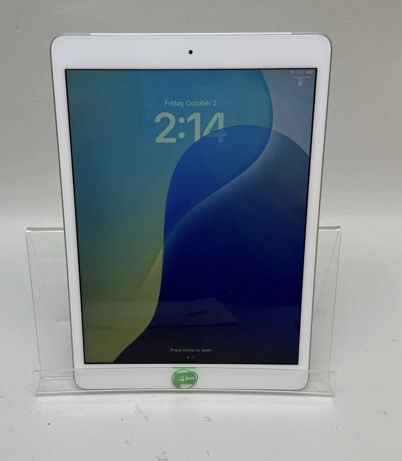 WiFi Only Apple iPad 7th Gen 32GB 18.7.10 Silver