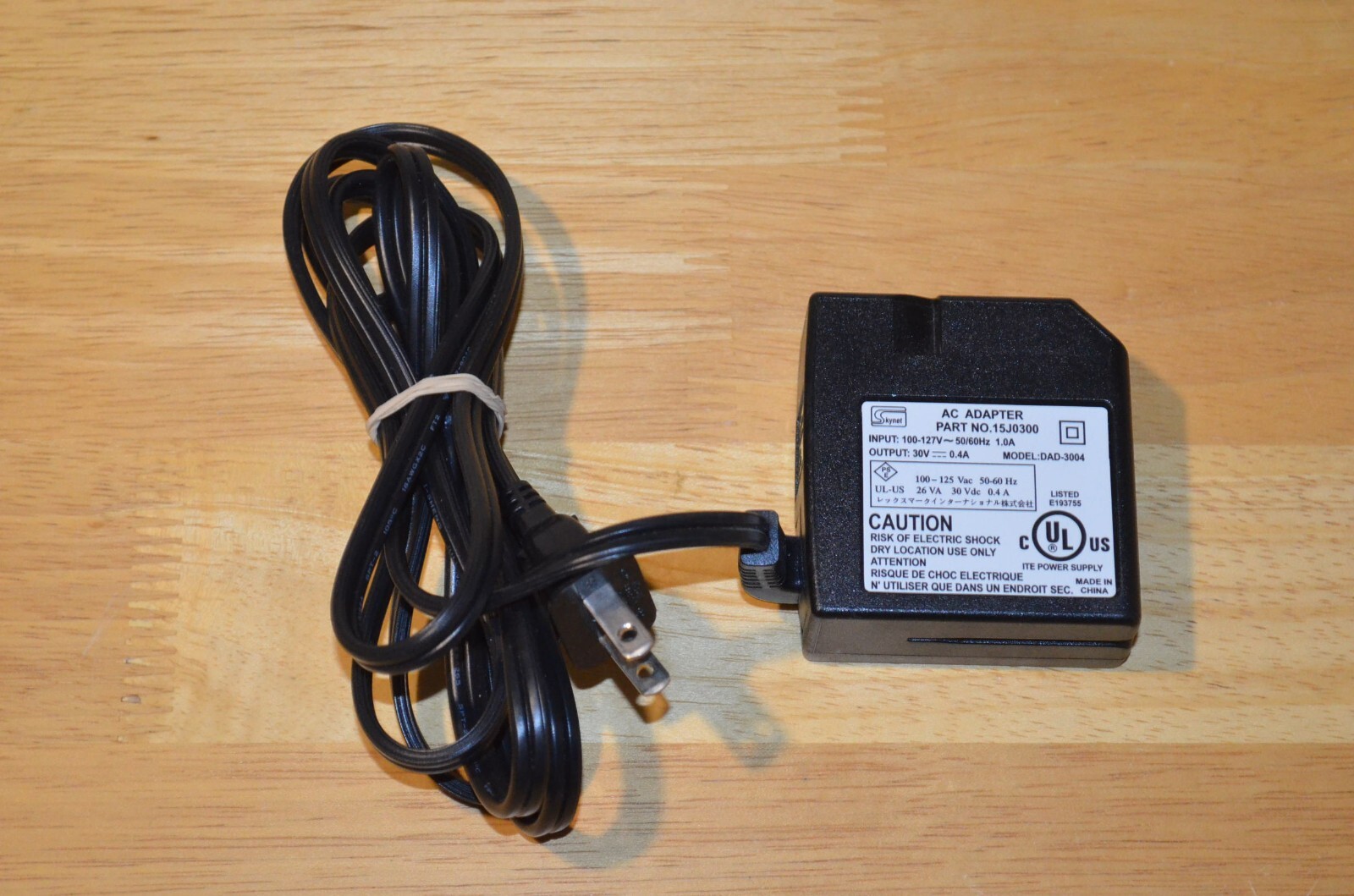 Skynet 30 Volt DC Output .4amp AC Adapter Part #15J0300. Model DAD-3004 Untested