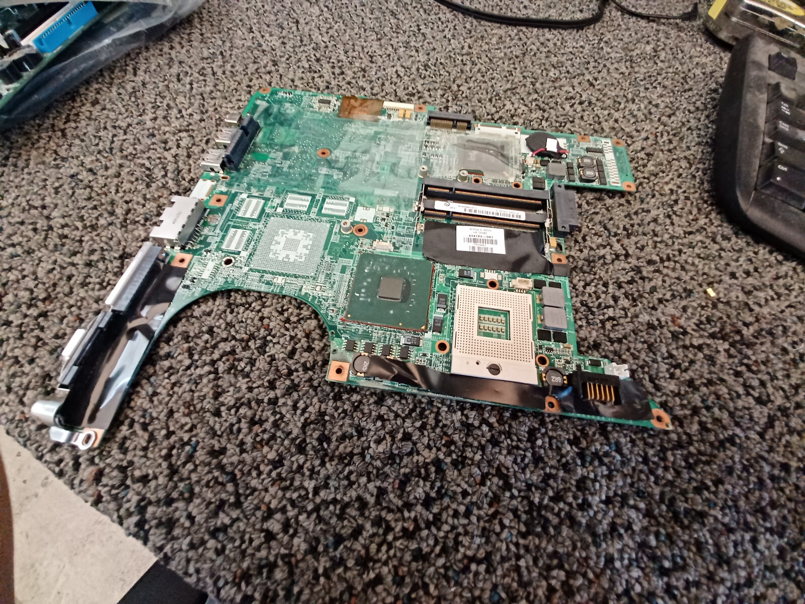 Vintage HP 433280-001 Motherboard (UNTESTED-NEEDS REPAIR)